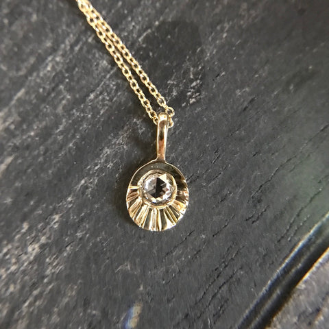 Sunrise diamond pendant - 18k gold