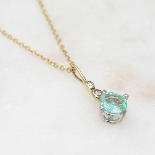 Pale emerald necklace with diamonds - 18k gold