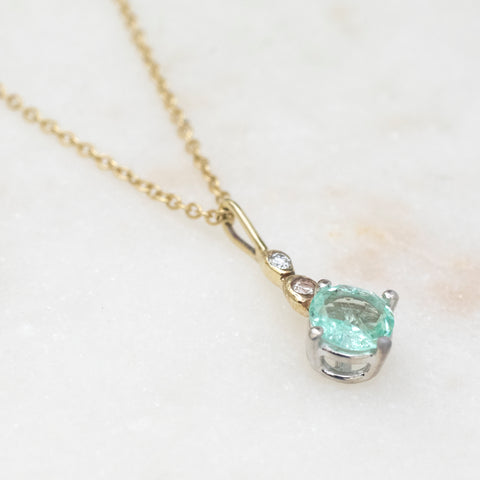 Pale emerald necklace with diamonds - 18k gold