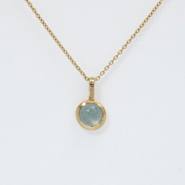 Aquamarine and gold pendant