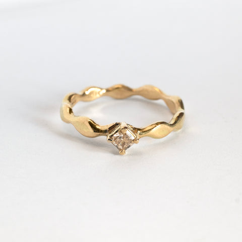 Champagne diamond wave ring - 18k gold