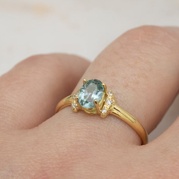 Teal tourmaline ring with diamonds - 18k gold